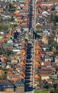 Aerial view, town church with church square and Bahnhofstraße, Große Allee, Eichenallee, Bad