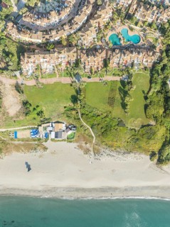 The Loma del Rey gated community is part of the La Alcaidesa urbanization at the Mediterranean Sea.