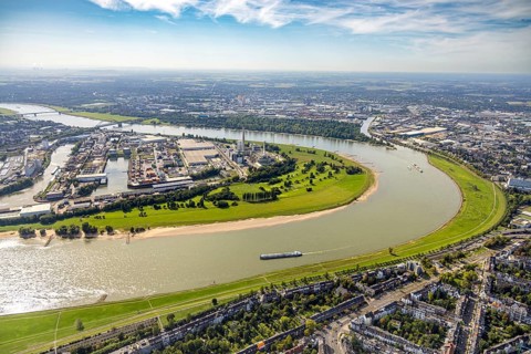 Aerial view, river Rhine Rhine bend, golf course Auf der Lausward and harbour with Lausward power