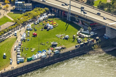 Aerial view, event with pavilions on the meadow next to the Rheinkniebrücke, Carlstadt, Düsseldorf,