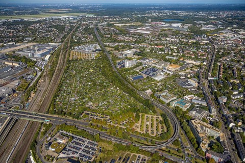 Aerial view, Mörsenbroicher Ei road connection, bridge Grashoffstraße, allotment garden