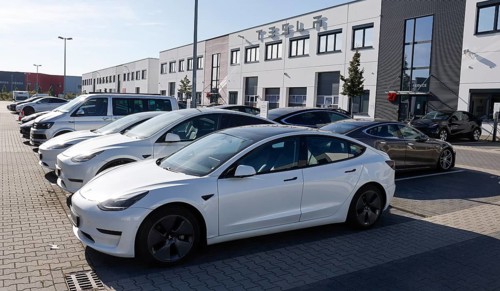 Tesla vehicles parked at the Tesla Centre Berlin Schönefeld, 28.09.2025, Schönefeld, Brandenburg,