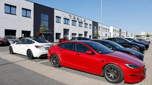 Tesla vehicles parked at the Tesla Centre Berlin Schönefeld, 28.09.2025, Schönefeld, Brandenburg,