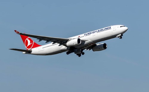 An Airbus A320-300 of Turkish Airlines takes off, Schönefeld, 28/09/2025, Schönefeld, Brandenburg,