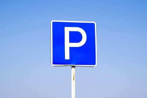 Road sign parking. Sign on a blue sky background. Krasnodar, Russia