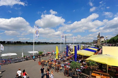 Rheinuferpromenade, Bar Cafe Terrasse am Rhein, Düsseldorf, Rhineland, North Rhine-Westphalia,