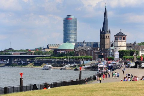 Rhine promenade, view of the old town centre on the Rhine, Düsseldorf, Rhineland, North