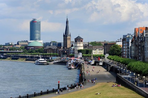 Rhine promenade, view of the old town centre on the Rhine, Düsseldorf, Rhineland, North