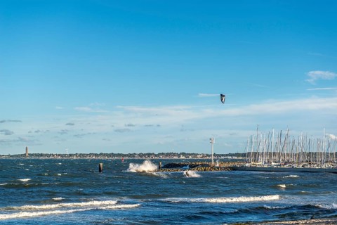 Kitesurfing in the Bay of Kiel in strong winds, high swell, Strande near Kiel,