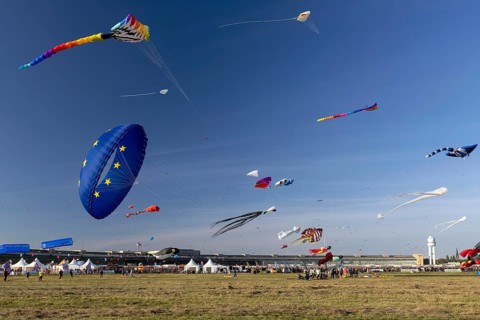 CITY AND COUNTRY Festival of GIANT DRAGONS 2025, 27 September 2025, Tempelhofer Feld, Berlin,