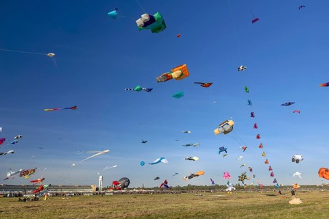 CITY AND COUNTRY Festival of GIANT DRAGONS 2025, 27 September 2025, Tempelhofer Feld, Berlin,