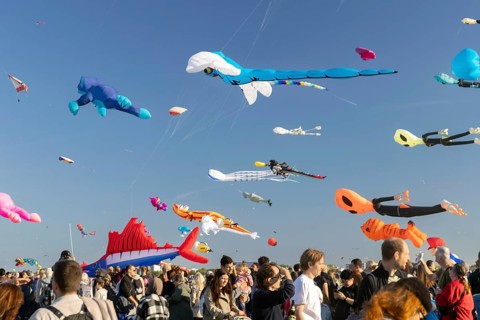 CITY AND COUNTRY Festival of GIANT DRAGONS 2025, 27 September 2025, Tempelhofer Feld, Berlin,