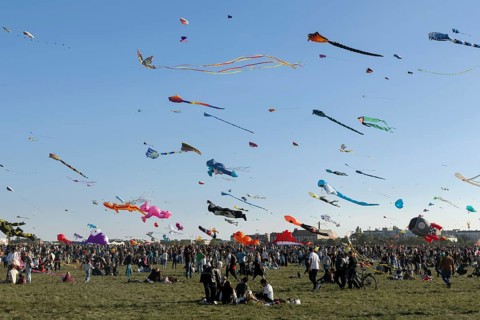 CITY AND COUNTRY Festival of GIANT DRAGONS 2025, 27 September 2025, Tempelhofer Feld, Berlin,