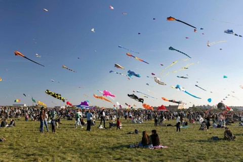 CITY AND COUNTRY Festival of GIANT DRAGONS 2025, 27 September 2025, Tempelhofer Feld, Berlin,