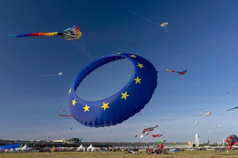 CITY AND COUNTRY Festival of GIANT DRAGONS 2025, 27 September 2025, Tempelhofer Feld, Berlin,