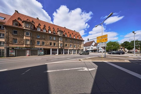 Building, general architecture, carpet shop, shopping, traffic light crossing, lantern, signpost,