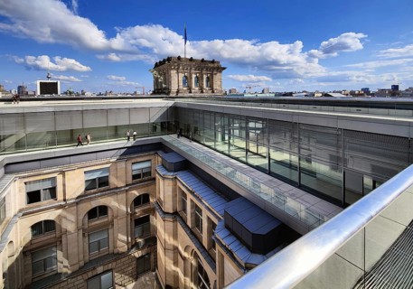 Viewing platform with a view of an inner courtyard and one of the corner towers of the Reichstag