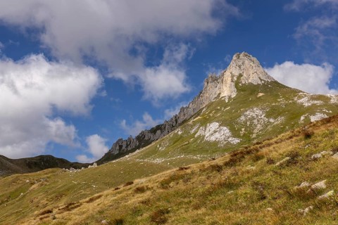 View to Passo del Sole, on the right steep rock faces at Campanítt, Pizz di Colómb, Olivone,