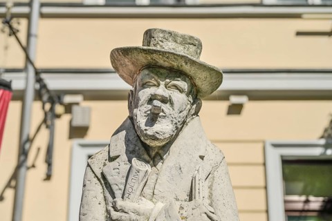 Statue of Heinrich Zille, Poststraße, Nikolaiviertel, Mitte, Berlin, Germany