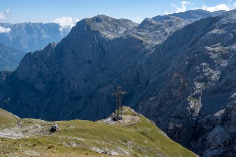 Dismantling of the old 220 kV power line at the Torscharte at the transition towards the