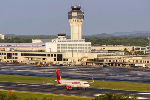 An Avianca Airbus A320 aircraft with the registration number N957AV at San Juan Airport, Puerto