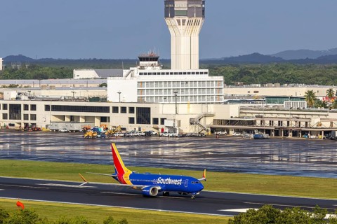 A Boeing 737 MAX 8 aircraft of Southwest Airlines with the registration number N8963Q at San Juan