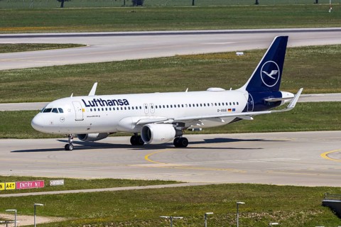 A Lufthansa Airbus A320 aircraft with the registration D-AIUG at Munich Airport, Germany