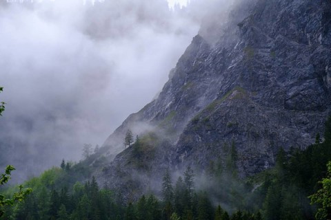 Fog, rain clouds between rocks, Gramai Alm, Karwendel, near Pertisau, Tyrol, Austria