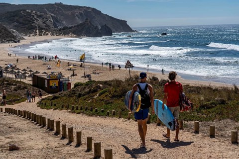 Praia do Amado beach near Carrapateira, popular with surfers, wave riders, rocky coast, steep coast