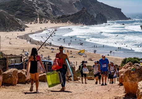 Praia do Amado beach near Carrapateira, popular with surfers, wave riders, rocky coast, steep coast