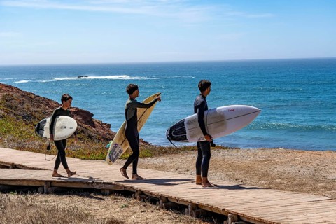 Praia do Amado beach near Carrapateira, popular with surfers, wave riders, rocky coast, steep coast