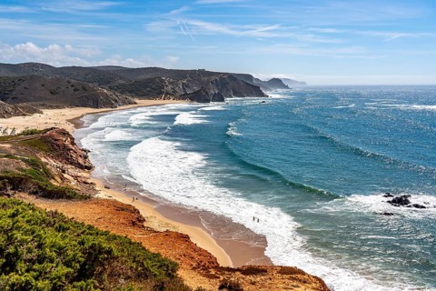 Praia do Amado beach near Carrapateira, popular with surfers, wave riders, rocky coast, steep coast