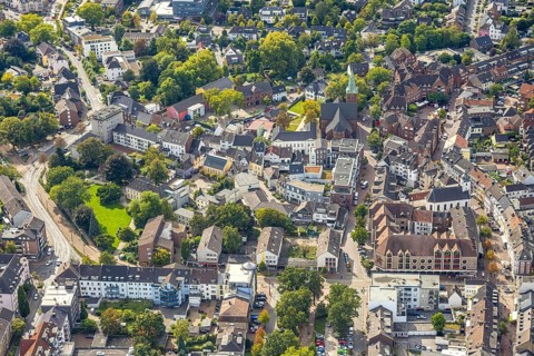 Aerial view, City with shopping street Kolpingstraße, protestant town church and town library,