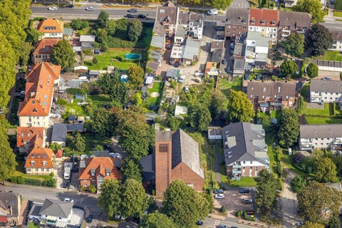 Aerial view, Lutherkirche am Martin-Luther-Platz und evang. Kindergarten Kita Lohberg, Lohberg,