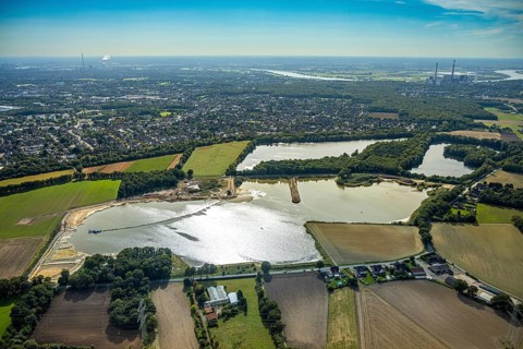Aerial view, Schwarzer Weg quarry pond, view of Voerde and Voerde power station, Bruckhausen,
