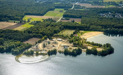 Aerial view, gravel pit Hünxe at Tenderingssee and lido, Bruckhausen, Hünxe, Ruhr area, North