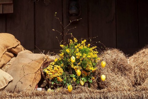 Easter eggs, artificial flowers and flour sacks as decoration at the Bremer Osterwiese folk