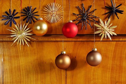 Christmas decoration, Christmas tree baubles, home-made straw stars, Germany