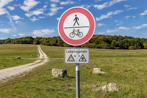 Danger to life from unexploded ordnance in the Swabian Alb biosphere reserve. Landscape of the Alb
