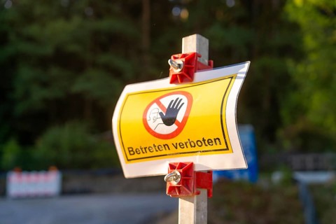 A warning sign with the inscription 'No trespassing' stands on a forest road, Hermann Hessebahn