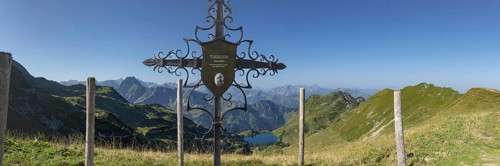 Forged memorial cross for Josef Böck, master shepherd of the rear Seealpe, behind it mountain