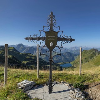 Forged memorial cross for Josef Böck, master shepherd of the rear Seealpe, behind it mountain
