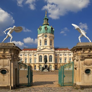 Charlottenburg Palace, city side on Spanndauer Damm with the Borghese fencers and courtyard of