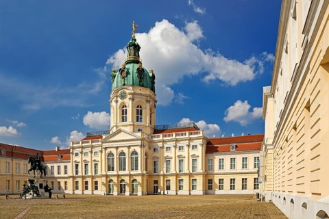 Charlottenburg Palace, city side on Spanndauer Damm with courtyard of honour and equestrian statue