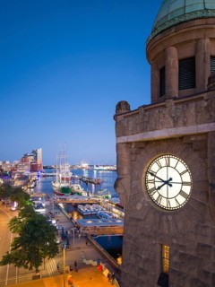 Evening atmosphere at the Landungsbrücken with a view of the Elbphilharmonie and the historic