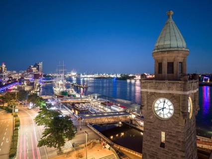 Evening atmosphere at the Landungsbrücken with a view of the Elbphilharmonie and the historic