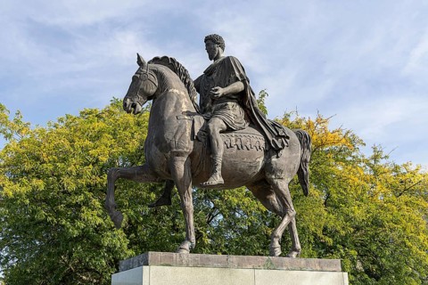 A man on a horse, represented by a statue with a green background, Marcus Aurelius Tulln Lower