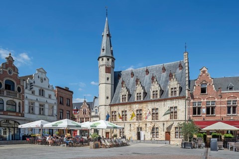 Butcher's Hall, Vleeshuis, restaurants and pavement cafes on Market Square in historic city centre