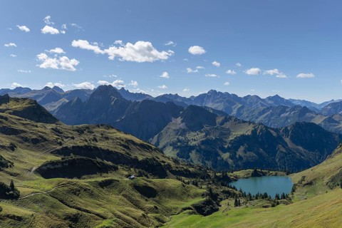 Mountain panorama from Zeigersattel to Seealpsee, on the left Höfats 2259m, in the centre the