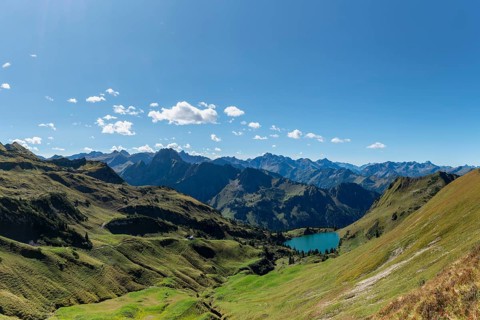 Mountain panorama from Zeigersattel to Seealpsee, on the left Höfats 2259m, in the centre the